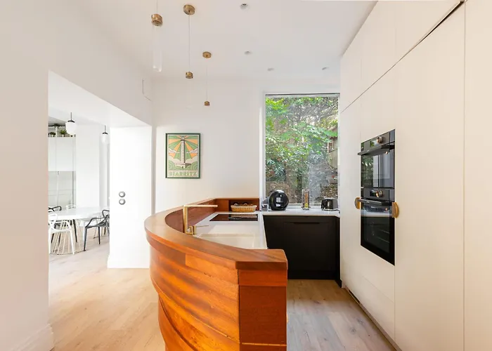 아파트 Aroha With Terrasse And Sea View In *