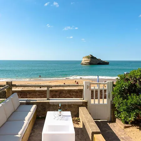 Aroha With Terrasse And Sea View In Apartment