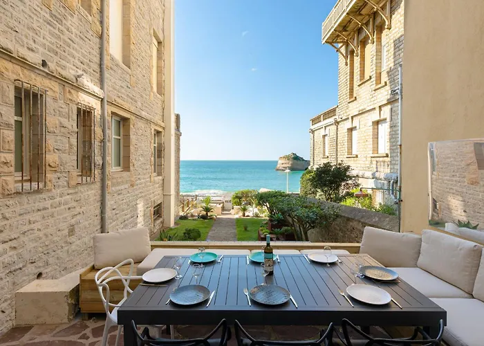 Aroha With Terrasse And Sea View In Біарріц